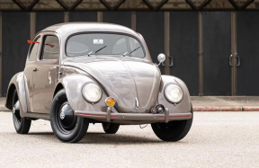 Xế cổ Volkswagen Beetle hơn 70 tuổi gây sốc khi bán giá 96.000 USD