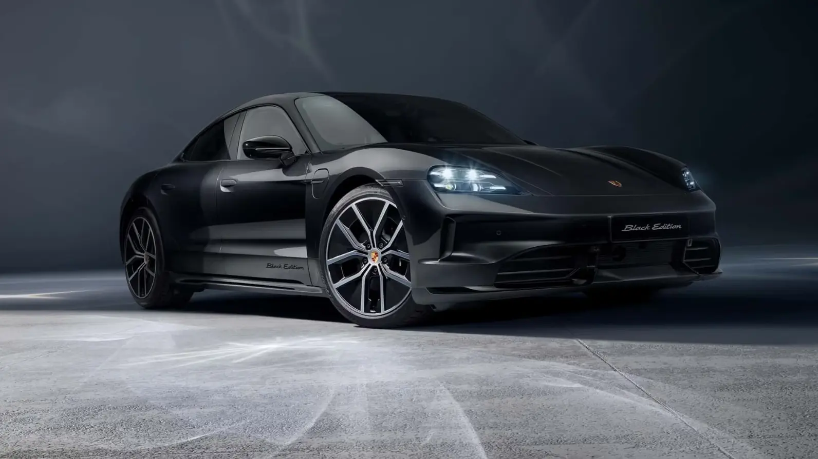 Porsche Taycan phiên bản đặc biệt Black Edition ra mắt