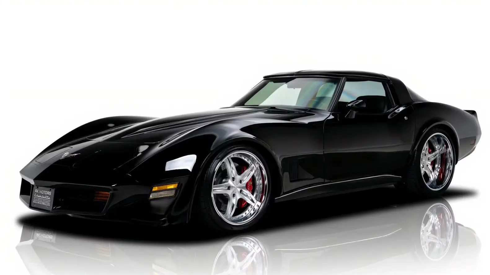 Chevrolet Corvette cổ điển được lột xác thành quái thú