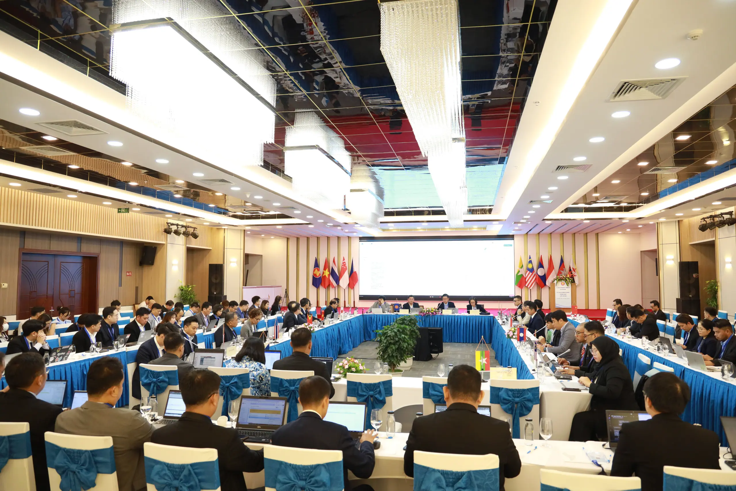 ASEAN bàn giải pháp cắt giảm thủ tục thử nghiệm ô tô nhập khẩu nội khối