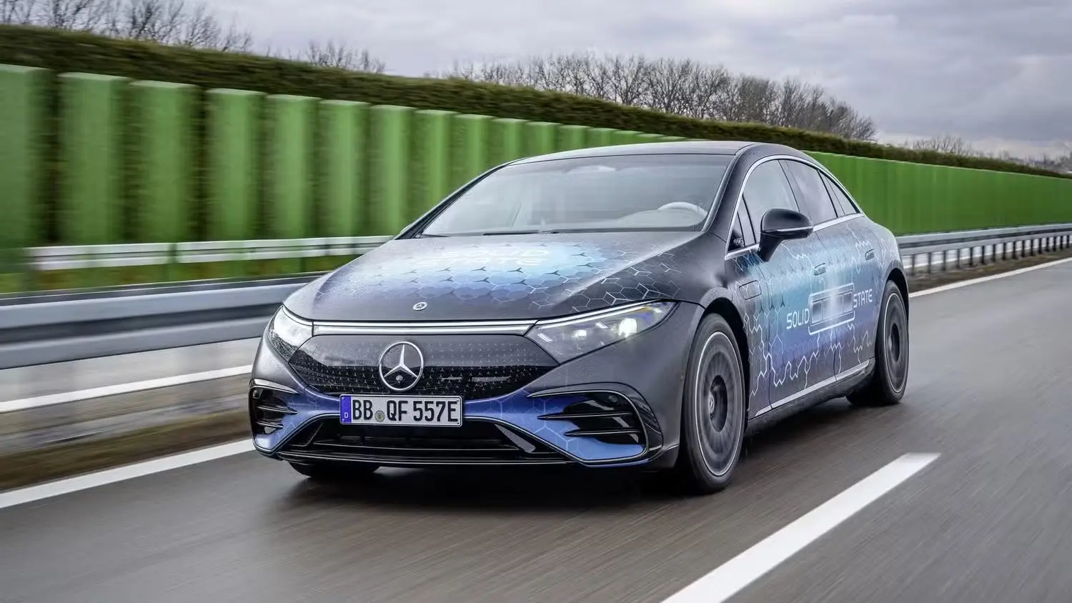 Mercedes-Benz thử nghiệm xe điện dùng pin thể rắn có thể đi 1.000km