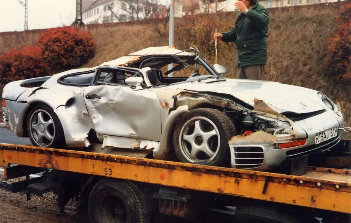 Porsche 959 hồi sinh từ đống sắt vụn thành hàng hiếm