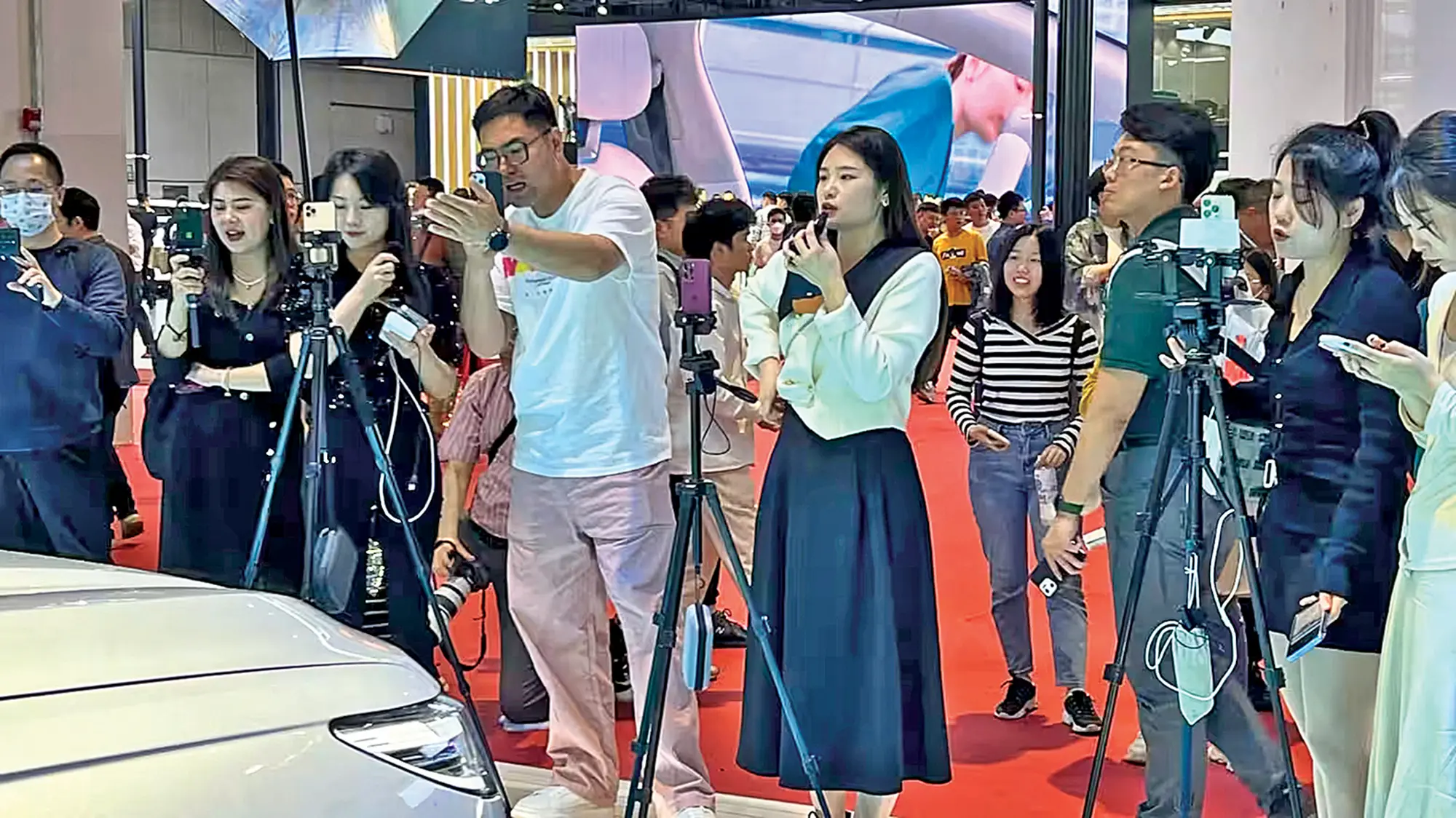 Hậu trường livestream bán ô tô